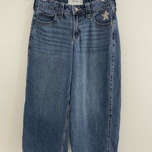 Hollister Women's Low-Rise Classic Straight Leg Denim